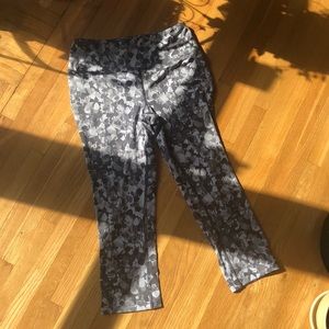 Eddie Bauer Grey Patterned Motion Capris - Small